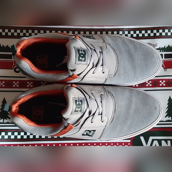 DC Shoe Co. Heathrow Vulc Low Tops - Picture 2 of 12